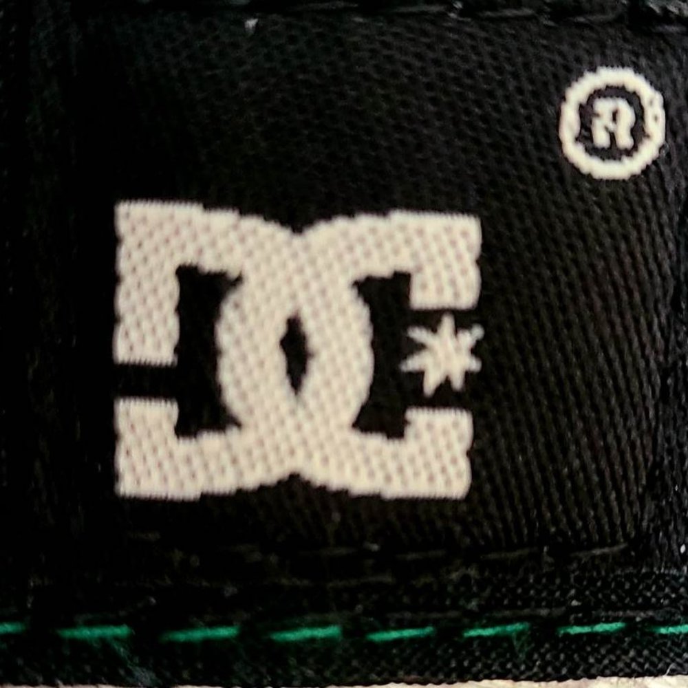 DC snapback hat - Picture 7 of 13